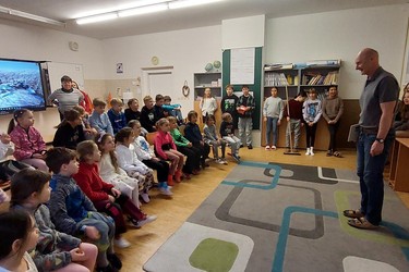 Vystoupení 5.třídy pro 1. a 2. třídu