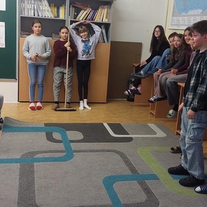 Vystoupení 5.třídy pro 1. a 2. třídu