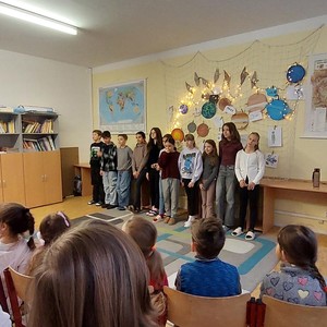 Vystoupení 5.třídy pro 1. a 2. třídu