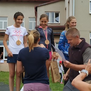 BĚH HARTECKOU ALEJÍ - 15. ročník tradičních školních závodů