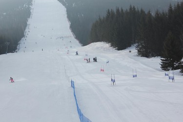 Školní závody ve sjezdu na lyžích