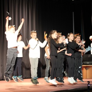 Oslavy 90 let - školní akademie