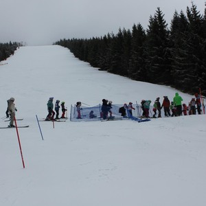 Školní závody ve sjezdovém lyžování