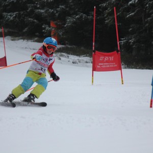 Školní závody ve sjezdovém lyžování