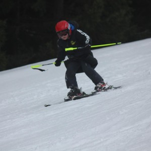 Školní závody ve sjezdovém lyžování