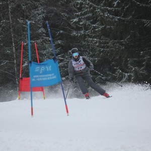 Školní závody ve sjezdovém lyžování