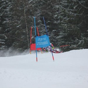 Školní závody ve sjezdovém lyžování