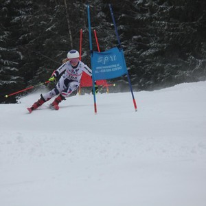 Školní závody ve sjezdovém lyžování