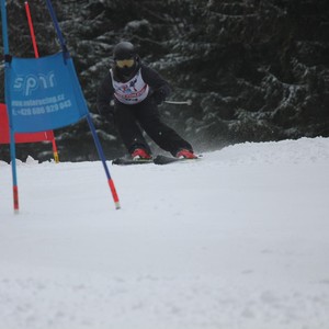 Školní závody ve sjezdovém lyžování