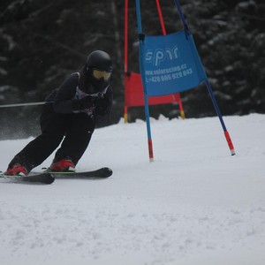 Školní závody ve sjezdovém lyžování