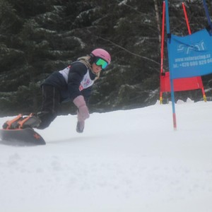 Školní závody ve sjezdovém lyžování