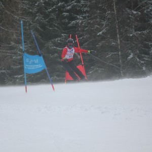 Školní závody ve sjezdovém lyžování