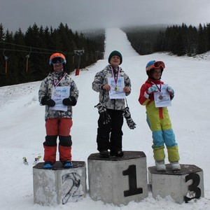 Školní závody ve sjezdovém lyžování