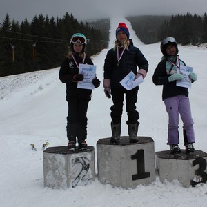 Školní závody ve sjezdovém lyžování