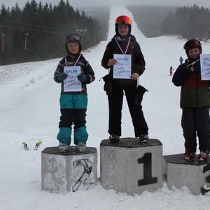 Školní závody ve sjezdovém lyžování