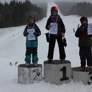 Školní závody ve sjezdovém lyžování