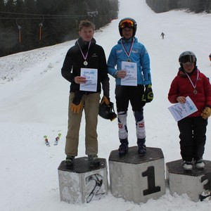 Školní závody ve sjezdovém lyžování