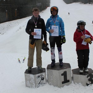 Školní závody ve sjezdovém lyžování