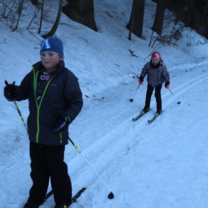 Družina na běžkách + sáňkování na Medvědíně