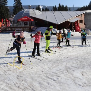 Družina na běžkách + sáňkování na Medvědíně