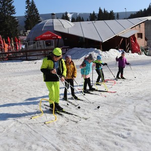 Družina na běžkách + sáňkování na Medvědíně