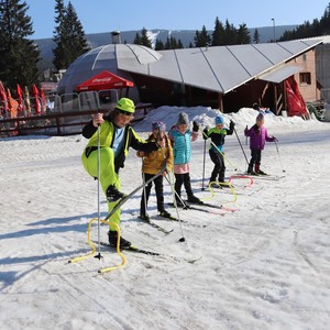 Družina na běžkách + sáňkování na Medvědíně