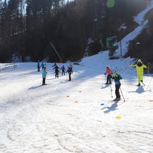 Družina na běžkách + sáňkování na Medvědíně