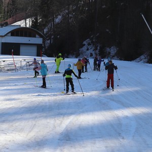 Družina na běžkách + sáňkování na Medvědíně