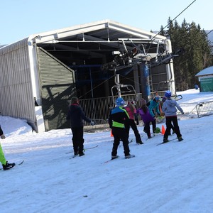 Družina na běžkách + sáňkování na Medvědíně