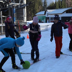 Družina na běžkách + sáňkování na Medvědíně