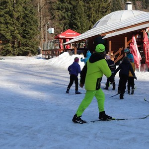 Družina na běžkách + sáňkování na Medvědíně