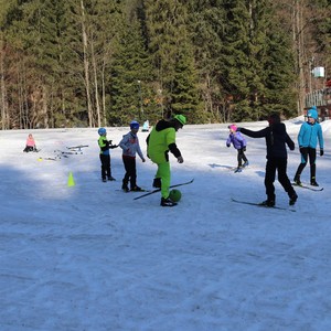 Družina na běžkách + sáňkování na Medvědíně