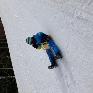 Družina na běžkách + sáňkování na Medvědíně