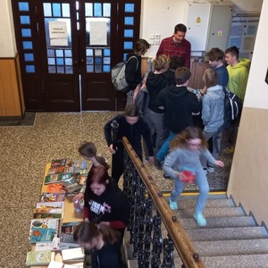 Burza knih - akce 9. třídy, výtěžek věnován na pomoc Ukrajině